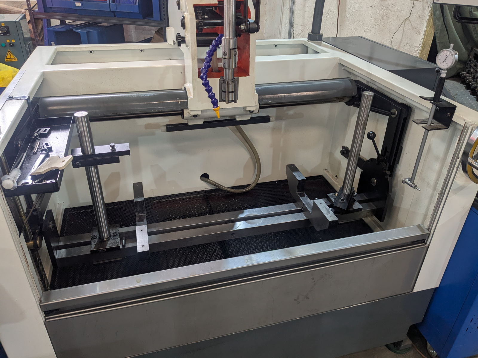 Вертикально-хонинговальный станок с ЧПУ THL VHM170