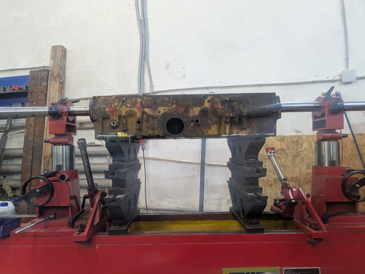 Горизонтально-расточной станок T8120VF для постелей ГБЦ и блока цилиндров