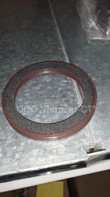 Сальник коленвала передний Deutz BFM1012 04253372 (0425-3372, 4253372, 20459168, 21496591, 81-10468-00, 084.791, 81-36021-00, 114746, 04502202, 0450-2202, 4502202, 0419-7315, 4197315, 04197315) фото запчасти