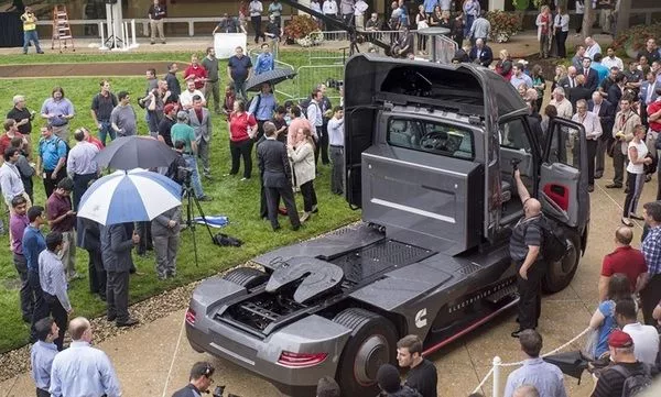 Компания Cummins завоевывает новый рынок: тягачи на электротяге Компания Cummins завоевывает новый рынок: тягачи на электротяге